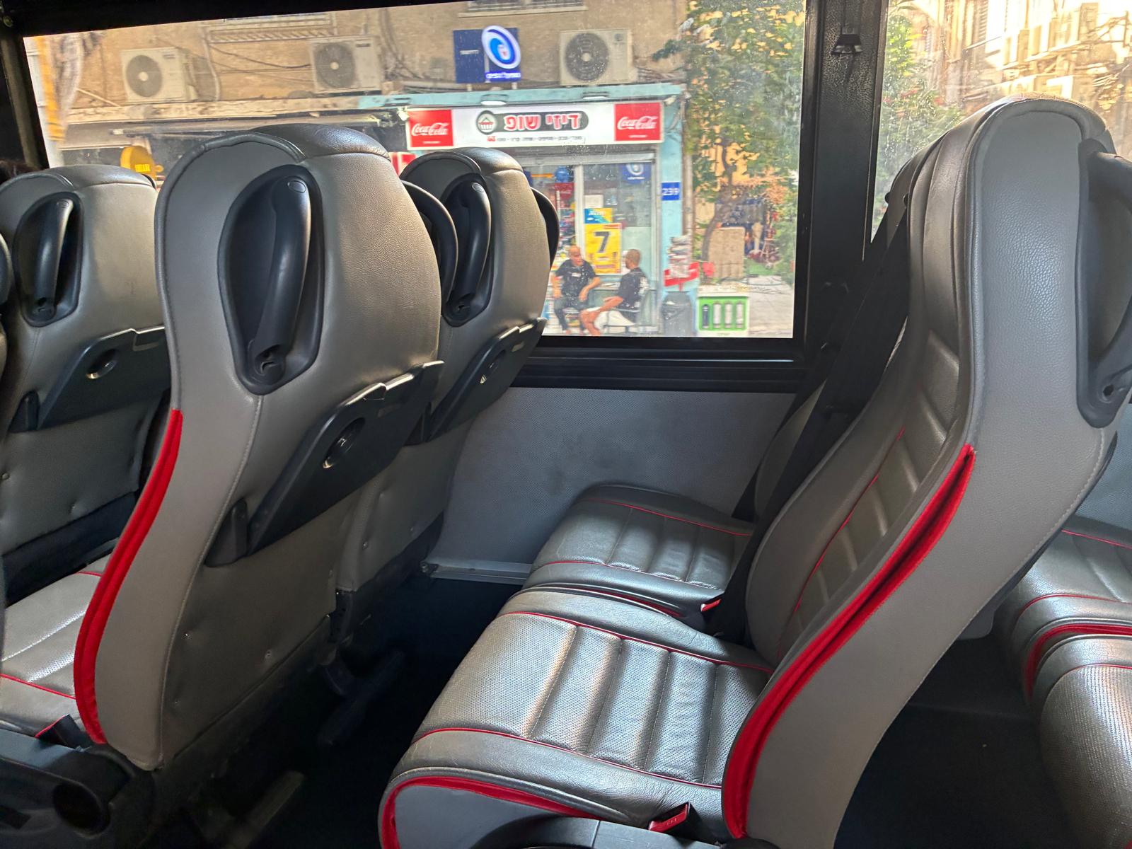 ‏האוטובוס ריק של נעים בסופש